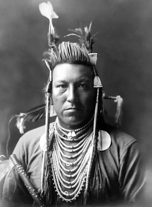 Edward S. Curtis Native American Indians - Swallow Bird, Crow Indian, Montana ca. 1908. 