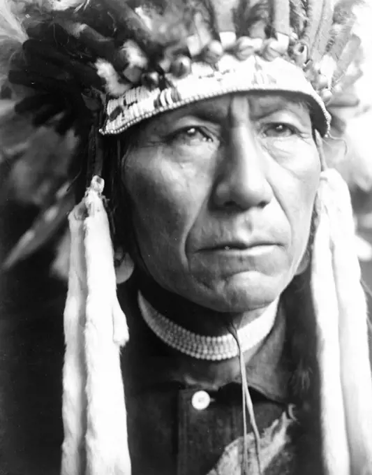 Edward S. Curtis Native American Indians - Nez Percé man in full feather headdress ca. 1910. 