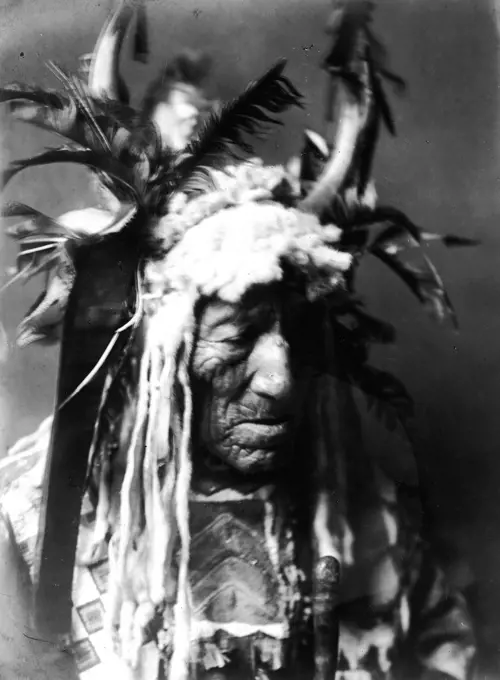 Edward S. Curtis Native American Indians - Lean Wolf--Hidatsa ca. 1908. 