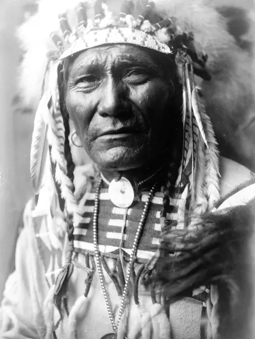 Edward S. Curtis Native American Indians - Ghost Bear, Crow Indian, Montana ca. 1908. 