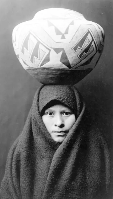 Edward S. Curtis Native American Indians - Zuni girl with pottery jar on her head ca. 1903. 