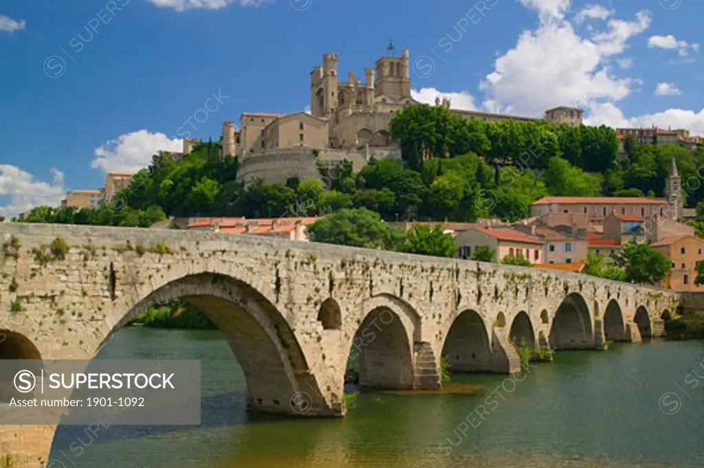 Pont Vieux River Orb Cathedrale St Nazaire Beziers Herault Languedoc Roussillon France