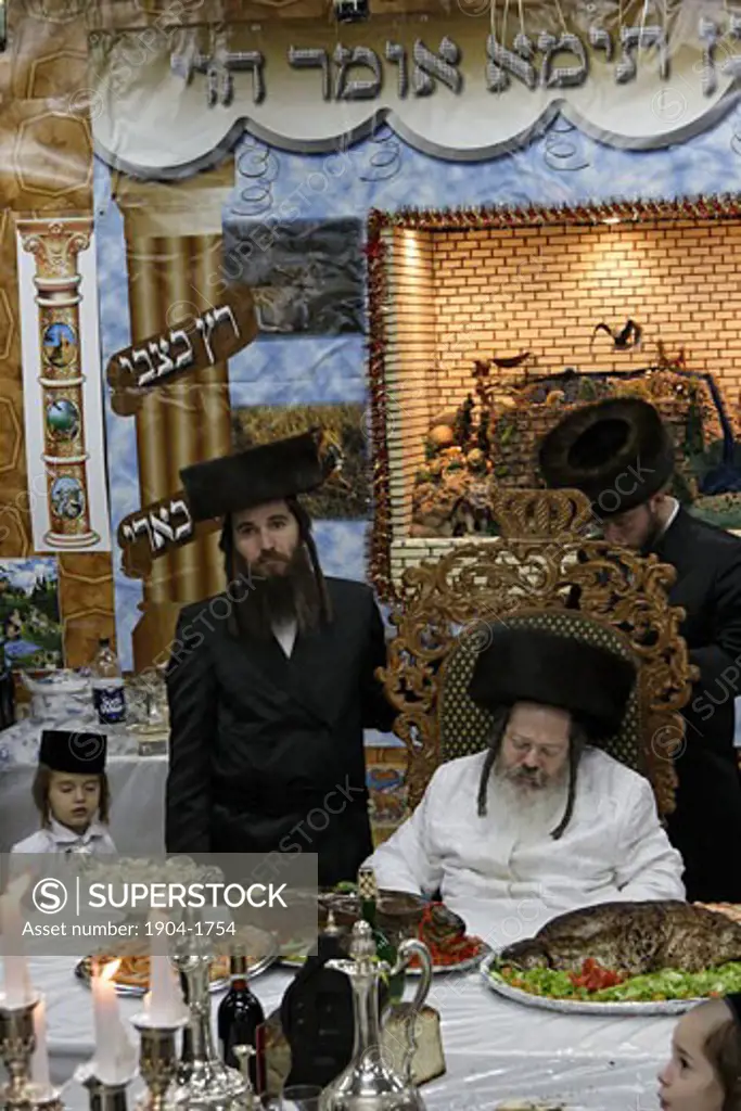 A Tish with the Rebbe of Permishlan