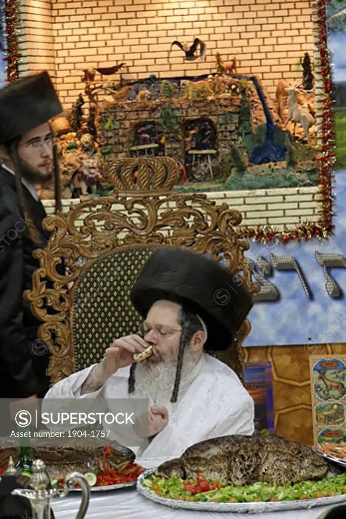 A Tish with the Rebbe of Permishlan