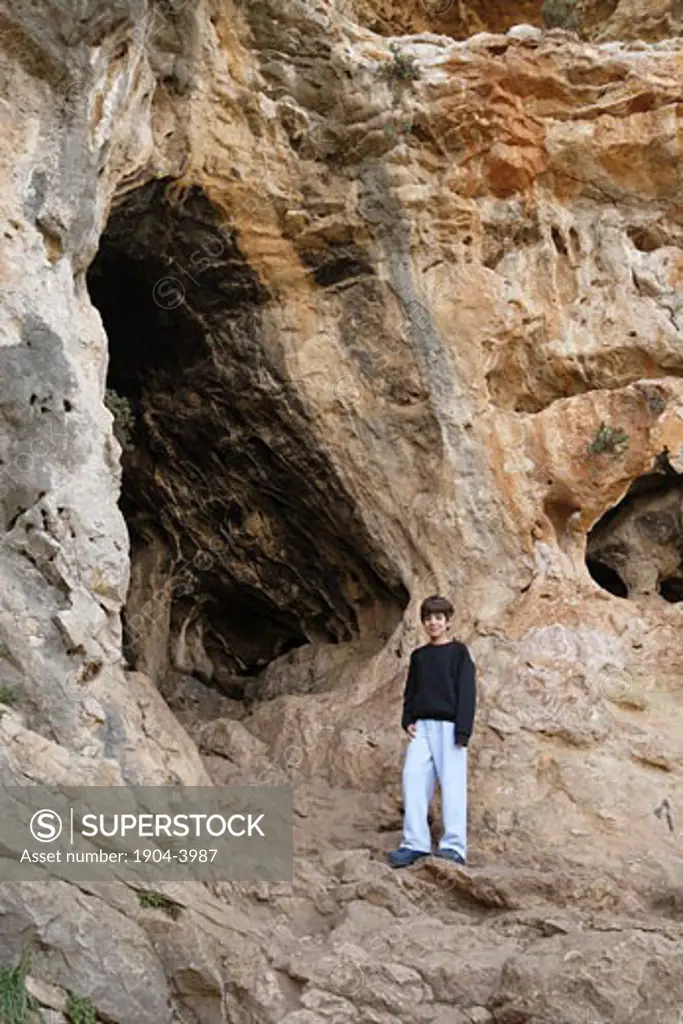 Etzbe cave in Wadi Oren