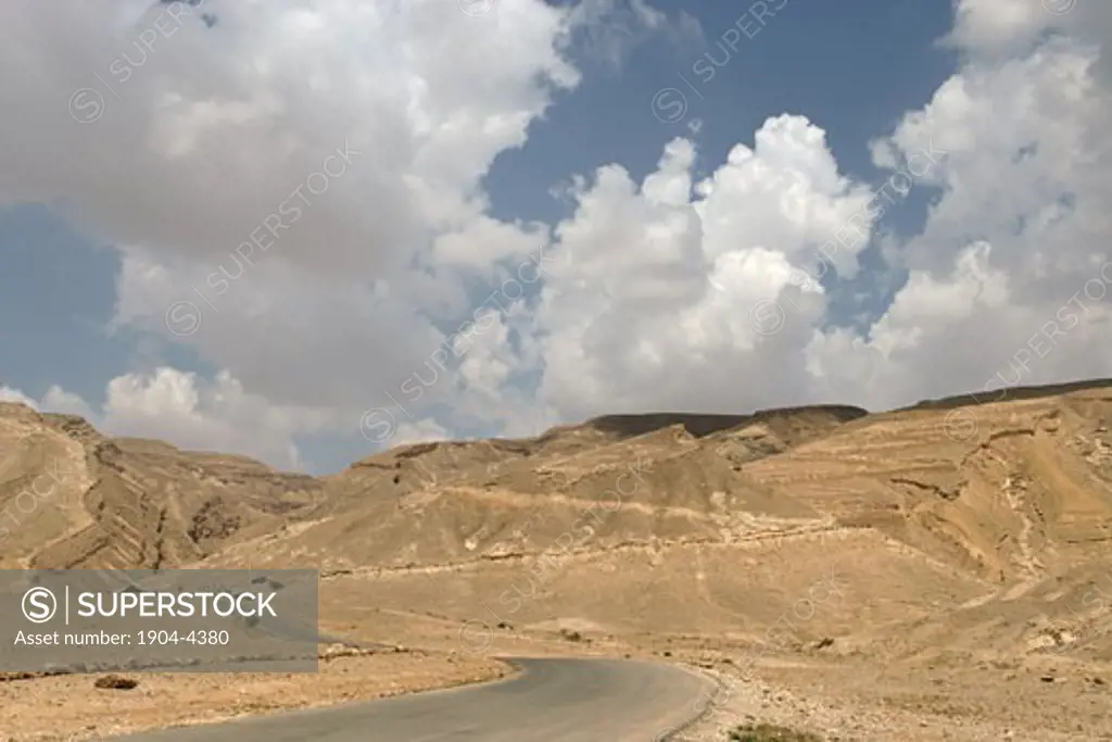 Akrabim ascent overlooking Zin valley