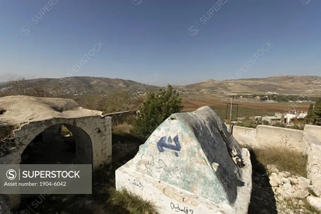 Tomb of Nabi Uzeir in Awarta