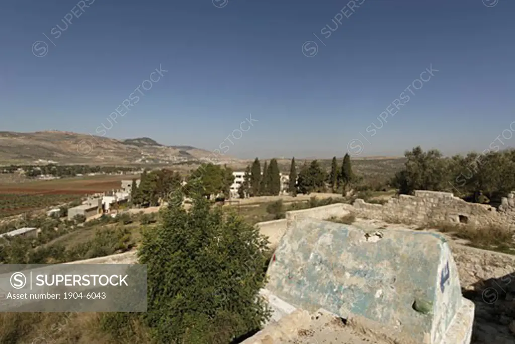 Tomb of Nabi Uzeir in Awarta