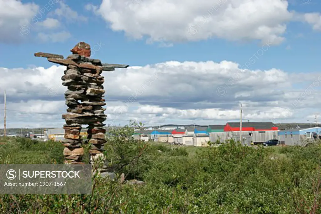 An Inukchuk in Kuujuak  is supposed to indicate directions to inuit people