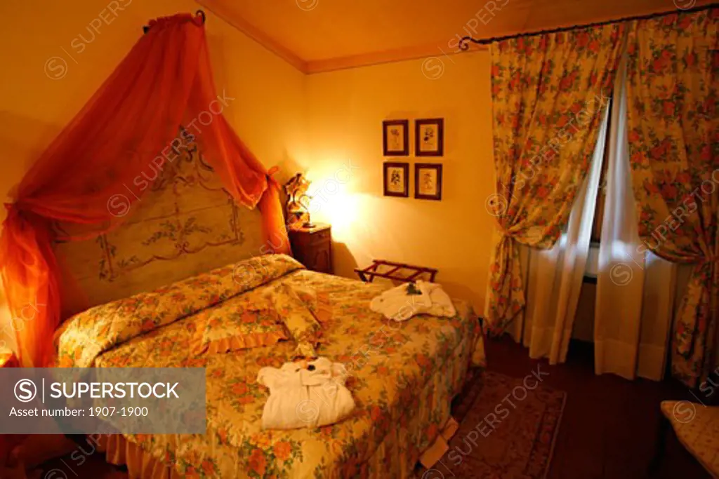 One room of the Hotel San Crispion  close to Assisi