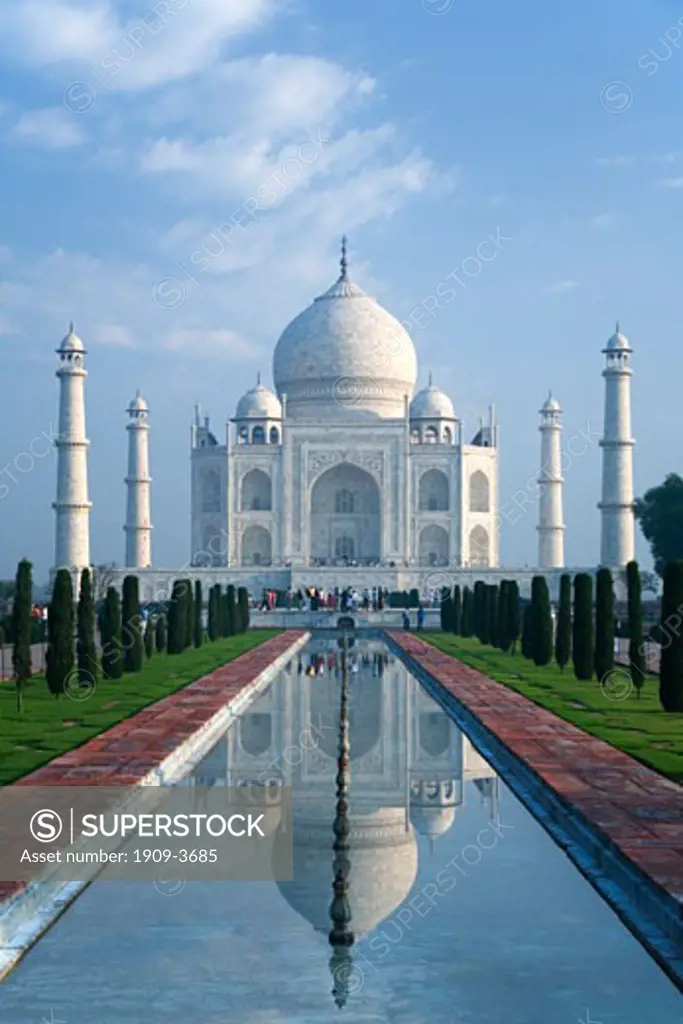 Taj Mahal mausoleum in early morning light Agra Uttar Pradesh India Asia The Mughal Emperor Shah Jahan commissioned the building in memory of his favourite wife  Mumtaz Mahal Constructed in 1632-1648