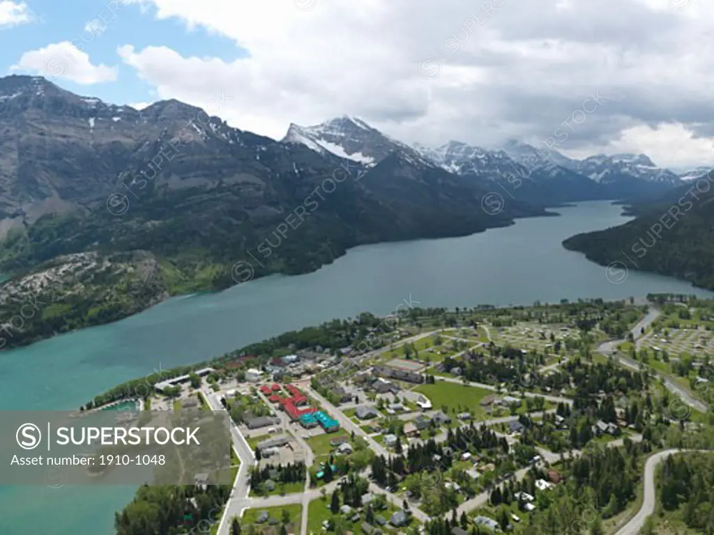 View of Waterton townsite and lake  from top of Bears Hump  a popular hiking path starting from the info centre  Canada  Alberta  Waterton Lakes National Park