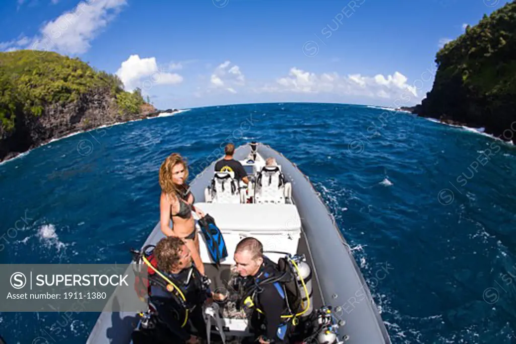 North Shore Explorers  frontier scuba diving on the rugged North Maui Shore  Maui  Hawaii  USA