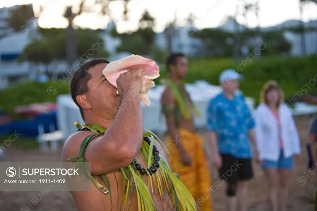 participants   100 percent Hawaiian instructors  Hawaiian Cultural Canoe Experience  Hawaiian heritage  native chants  and paddling history  Kea Lani Fairmont  Maui  Hawaii  USA