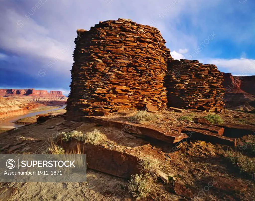 Fort Bottom Ruin along the Green River  Canyonlands National Park  Utah