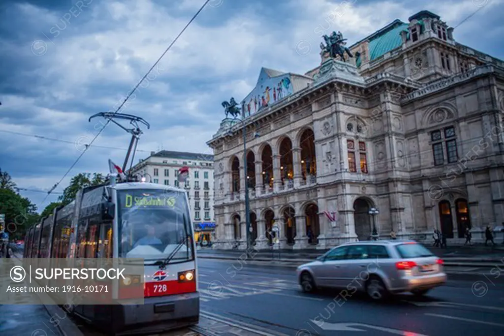Tram and Staatsoper (Vienna State Opera), Ringstrasse, ring road,  Vienna, Austria, Europe