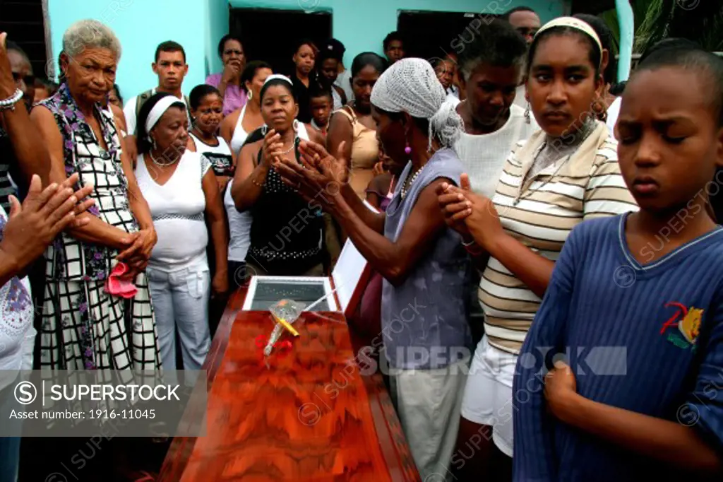 The whole community prays for the dead person.Rincon del mar, Sucre, Colombia