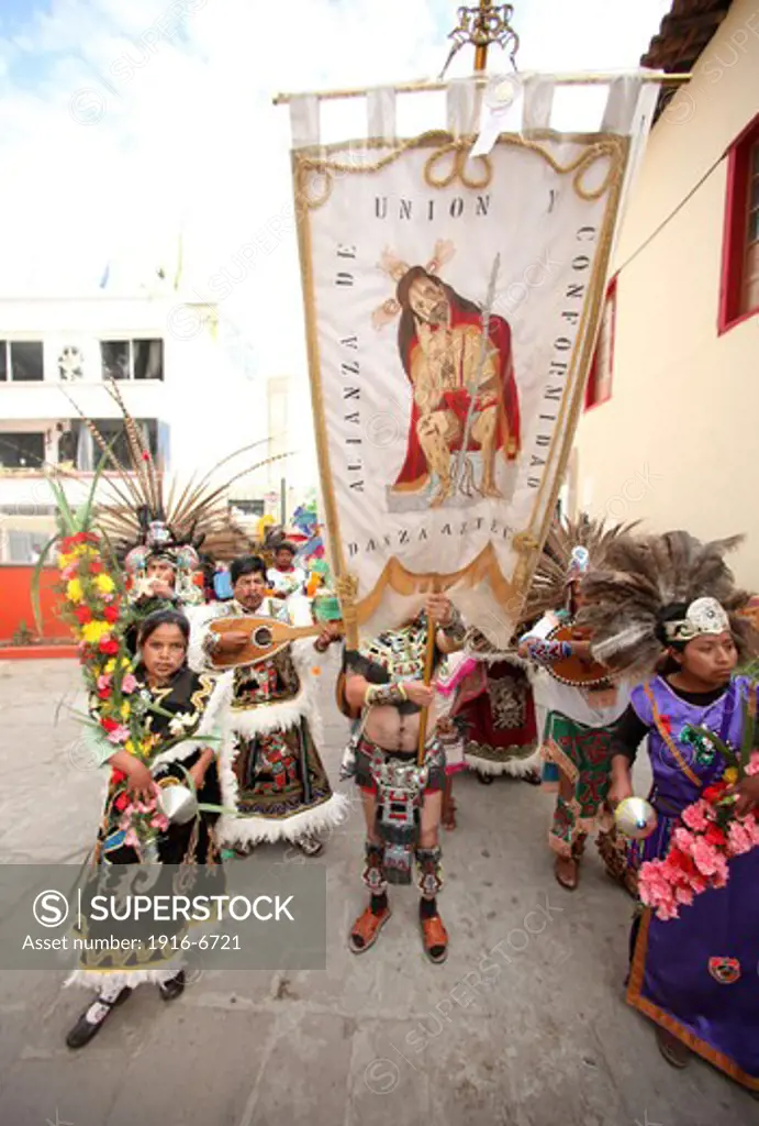 Mexico, Edo de Mexico, Temascalcingo, Aztec dance performed in New Years eve in San Miguel Arcangel temple