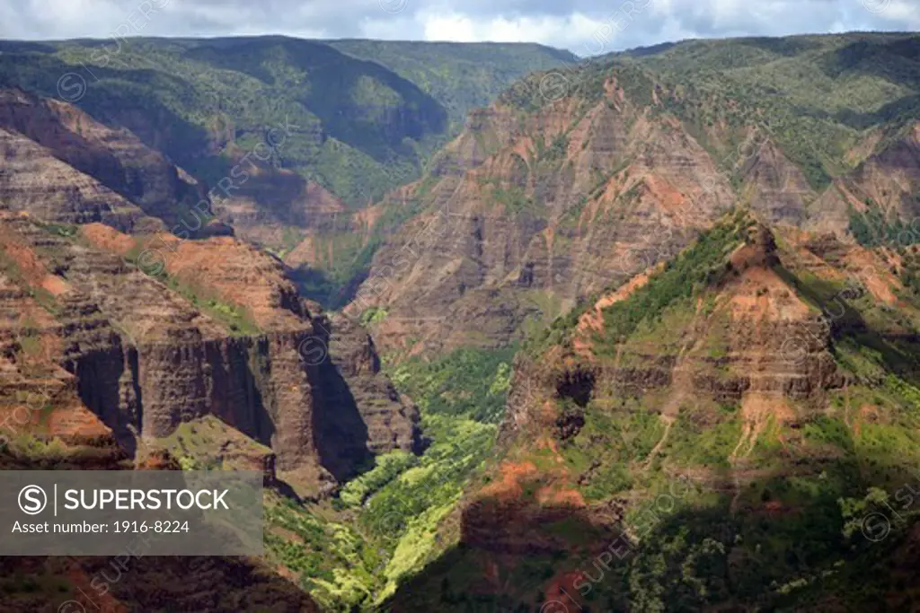 Waimea Canyon, the 'Grand Canyon of the Pacific', viewed from the official lookout, Kauai, Hawaii, USA