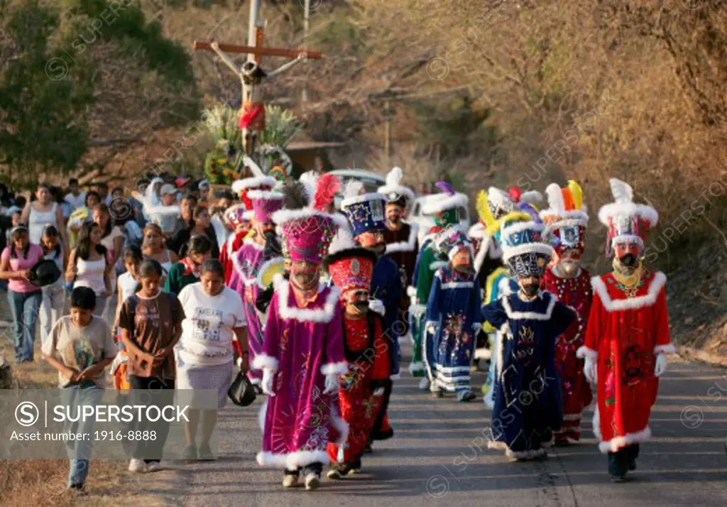 Pilgrimage with musical band and colorful dreesed personages to visit Candelaria's Virgin in Landa Guerrero Mexico. Every february the second this celebration comes to life, giving great reinforcement to the town individuality.
