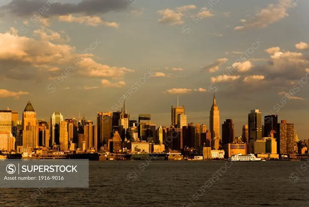 Midtown, skyline of Manhattan across Hudson River from New Jersey, New York City, USA