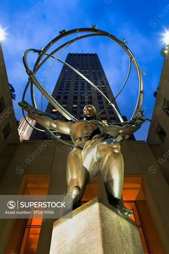 Statue of the god atlas in Rockefeller Plazaå«s, New York City, USA