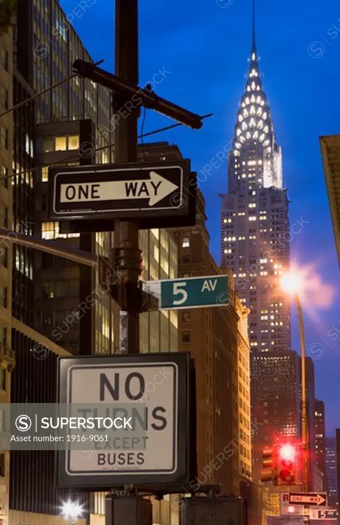 42 nd St at 5 Av. Chrysler building and traffic signals,New York City, USA