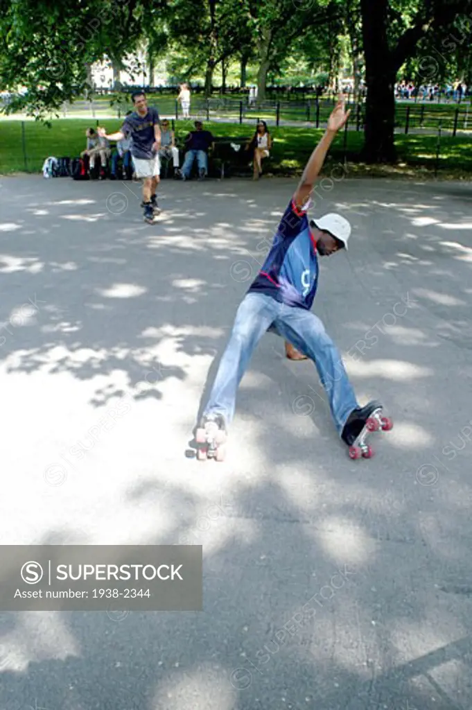 Skater dancing in Central Park  New York