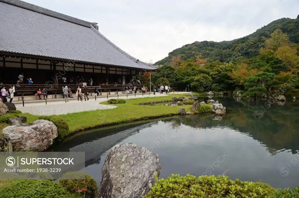 Tourists at Tenryu-ji Temple, Arashiyama, Kyoto Prefecture, Honshu, Japan