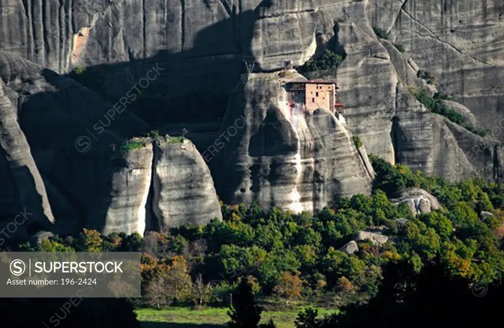 Greece, Thessalia, Kalambaka, Monastery on edge of rock