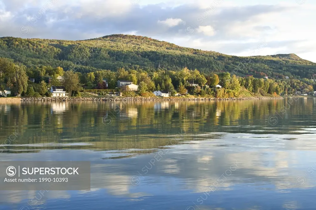 Coastal village bordering on the calm waters of the St. Lawrence River, Saint_Joseph_de_la_Rive, Charlevoix, Quebec, Canada