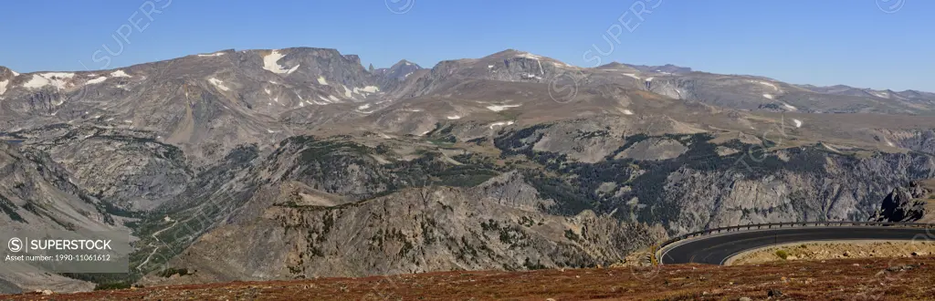 Alpine vistas along the Beartooth Scenic Byway, Beartooth Scenic Byway, Wyoming, USA
