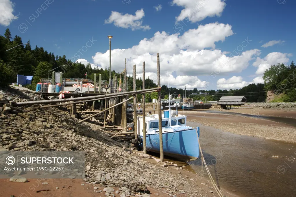 Low Tide, St. Martins, Bay of Fundy, New Brunswick, Canada, wharf, fishing boat, Covered Bridge