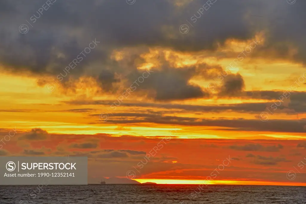 Sunset over the Channel Islands, Ventura, California, USA