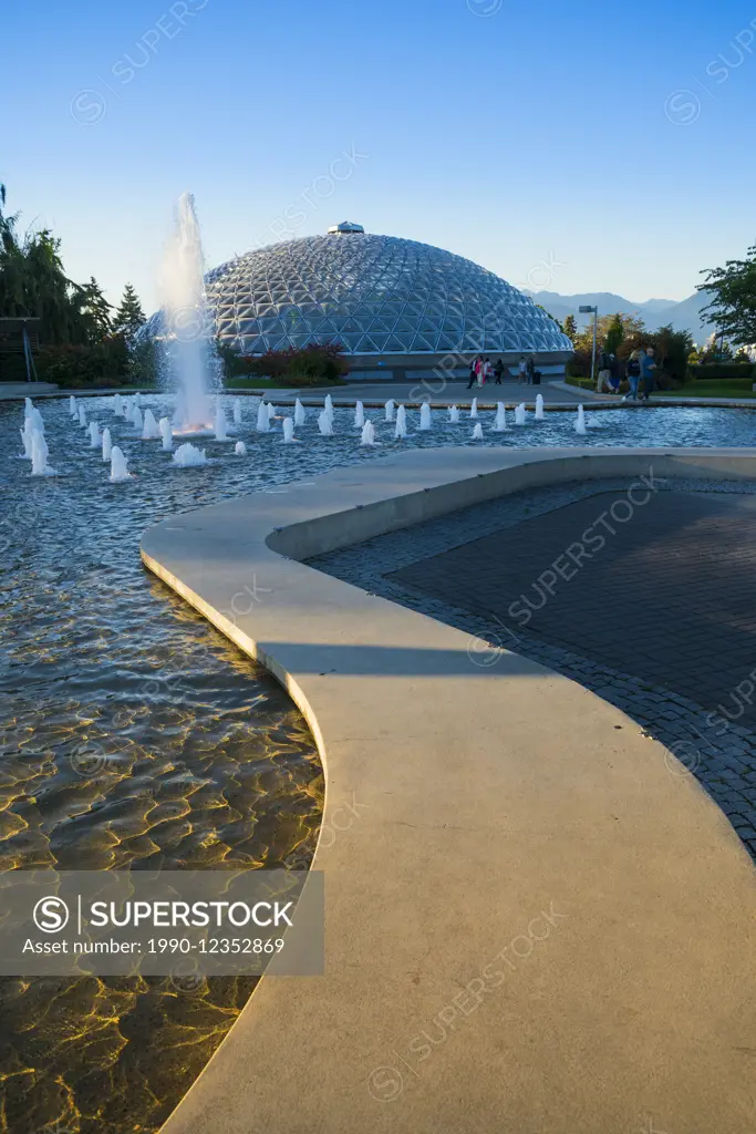 Fountain and Bloedel Conservatory dome, Queen Elizabeth Park, Vancouver British Columbia, Canada