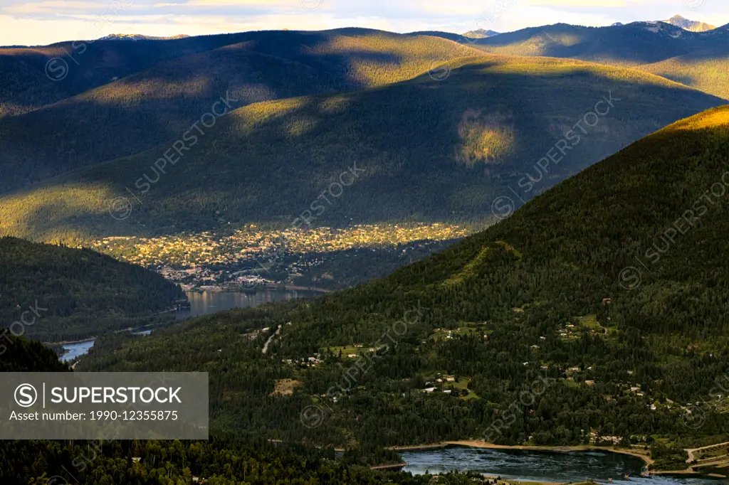 A view of Nelson, BC and the surrounding peaks of the Selkirk Mountains from the west.