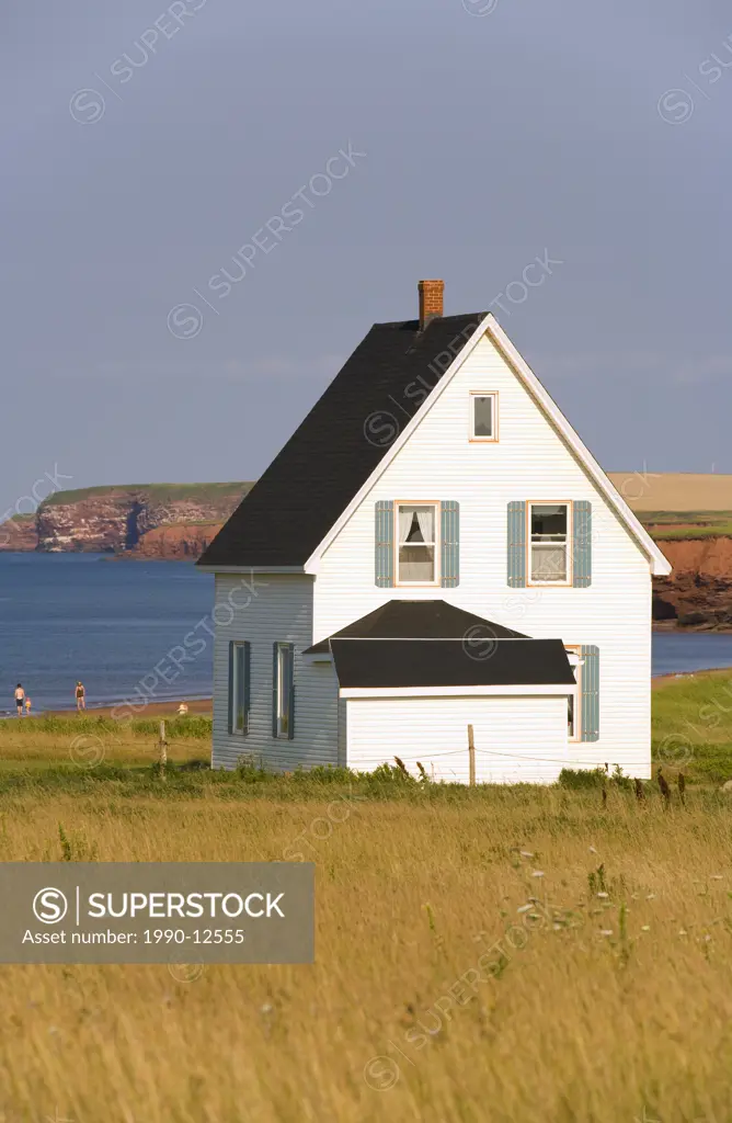 House on Cousin´s Shore coastline, Prince Edward Island, Canada