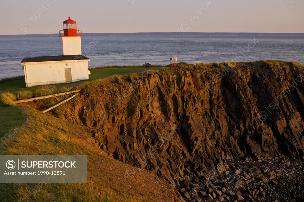 Cape d´Or Lighthouse at sunset, Cape d´Or, Cape Chignecto, Bay of Fundy, Fundy Shore Ecotour, Glooscap Trail, Highway 209, Minas Channel, Nova Scotia,...