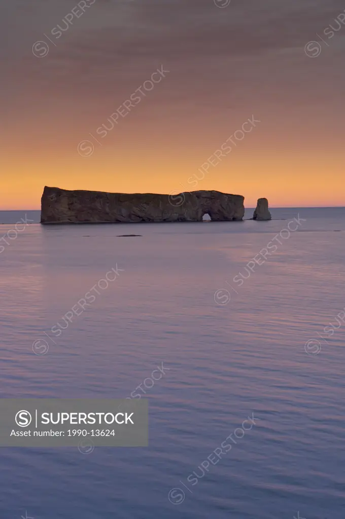 Sunset over Perce Rock, Parc National de l´lle_Bonaventure_et_du_Rocher_Perce, Bonaventure Island and Perce Rock National Park, Perce, Land´s End, Gas...