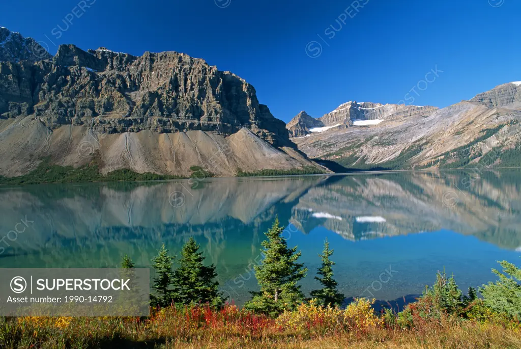 Autumn colors on Bow Lake with Crowfoot Mountain, Banff National Park, Alberta, Canada