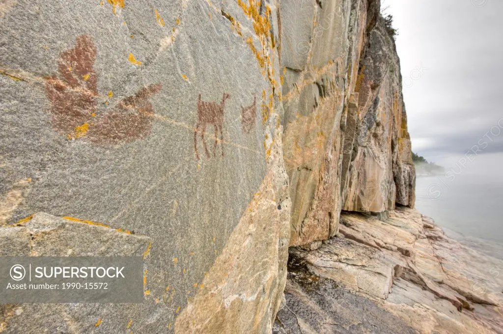 Pictographs on Agawa Rock, Agawa Rock Pictographs Trail, Lake Superior, Lake Superior Provincial Park, Ontario, Canada