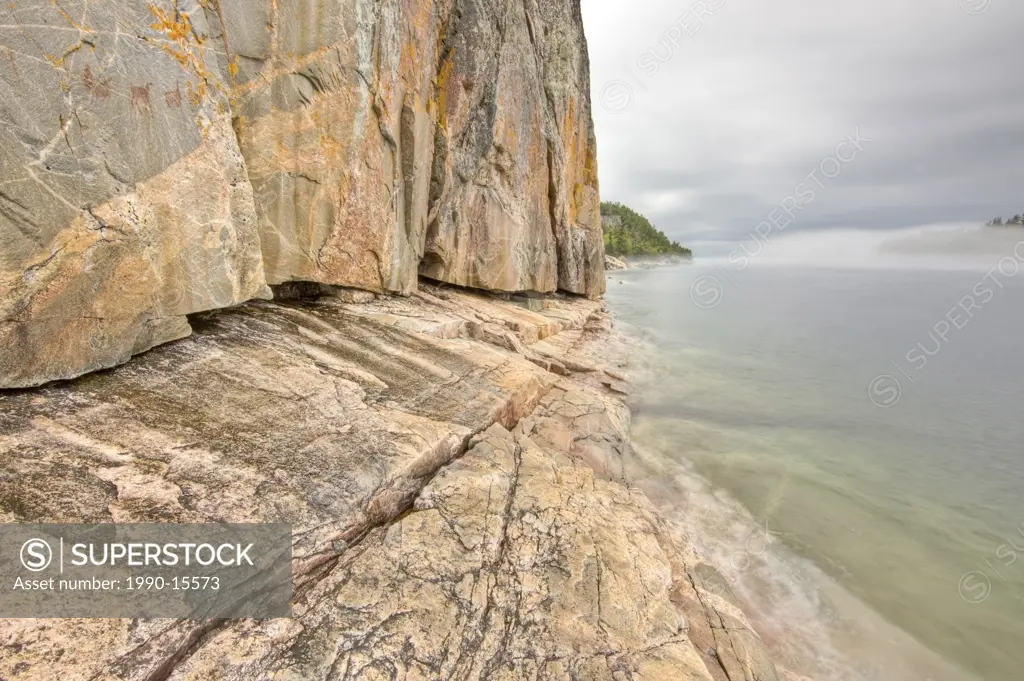 Agawa Rock, Agawa Rock Pictographs Trail, Lake Superior, Lake Superior Provincial Park, Ontario, Canada