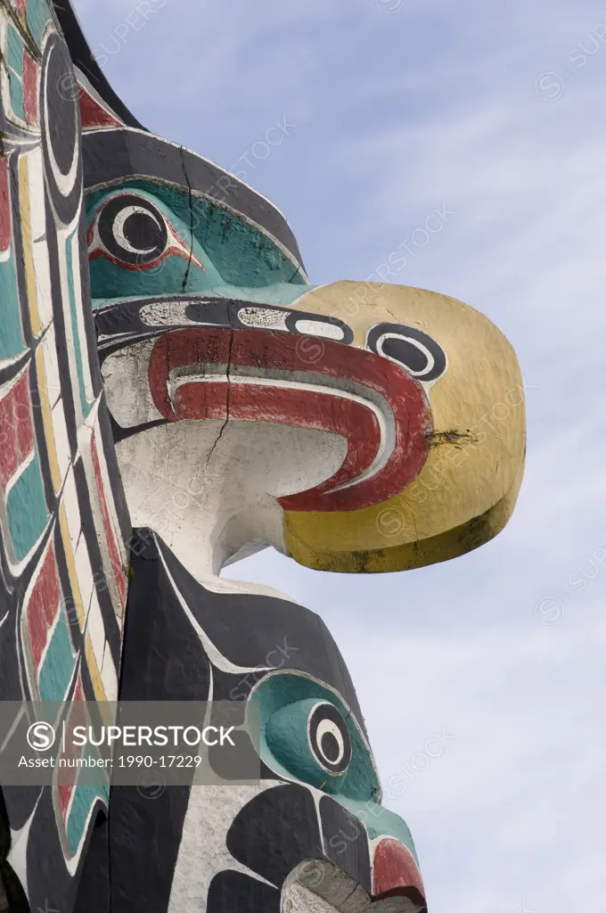 Thunderbird Above Killer Whale _ Carver: Harold Alfred 1990. Totem poles located in Duncan _ City of Totems, Cowichan Valley, Vancouver Island, Britis...