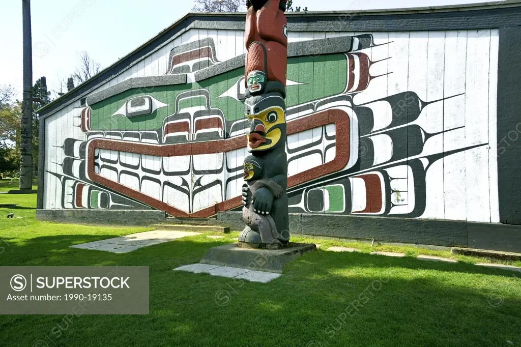 Haida long house and First Nation totem pole, Thunderbird Park, Royal British Columbia Museum, Victoria, British Columbia, Canada