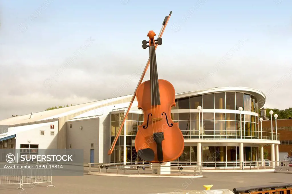 World´s Largest Fiddle, Sydney, Cape Breton, Nova Scotia, Canada