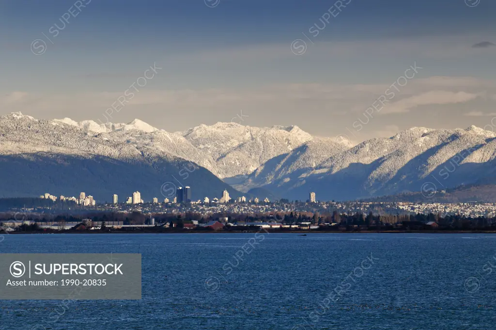 Vancouver´s skyline with the snow_capped Coast Mountains behind.