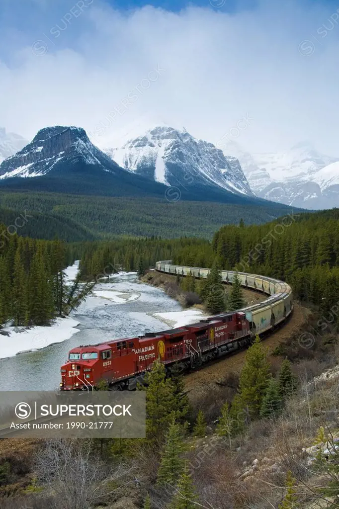Train, Morant´s Curve, Banff National Park, Alberta, Canada