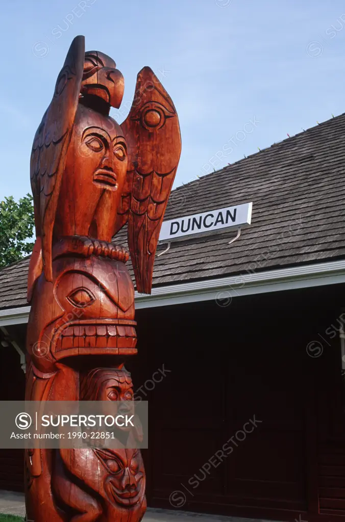 Duncan train station with totem pole, Vancouver Island, British Columbia, Canada