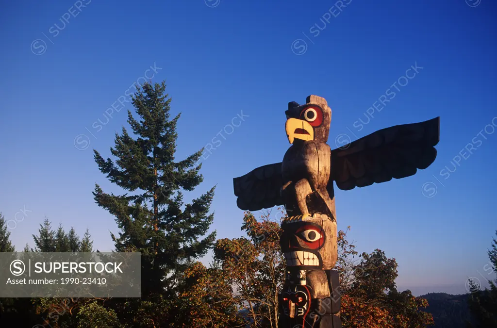 First Nation´s totem pole, Malahat summit, Vancouver Island, British Columbia, Canada
