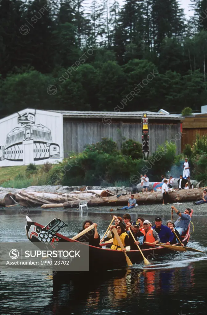 Alert Bay, U´mista Cultural Center visitors paddle traditional canoe, British Columbia, Canada